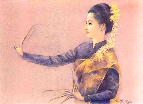 Древняя китаянка с длинными ногтями 