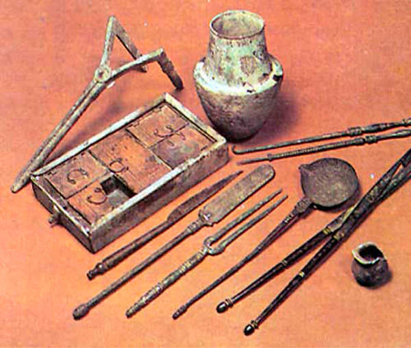 Найденные косметические инструменты при раскопках в Египте 