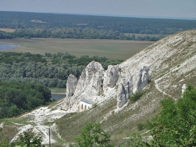 Пещерный монастырь из мела