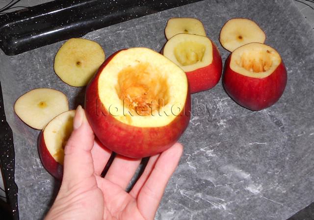 Печеные яблоки с сухофруктами