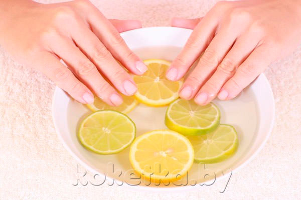 Пальцы в лимонном растворе