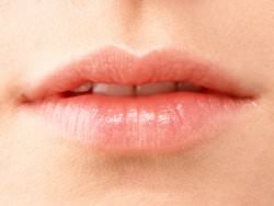 Сухость губ: причины и рекомендации по лечению