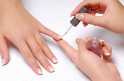 Как лечить слоящиеся ногти