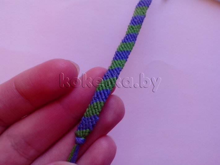 Плетение полосатой фенечки из ниток «Мулине»
