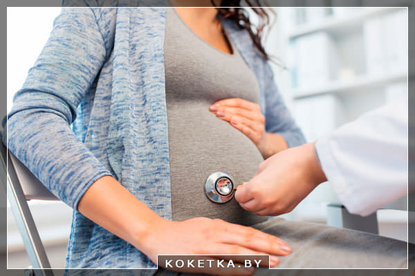 Беременная женщина у женского врача после выкидыша