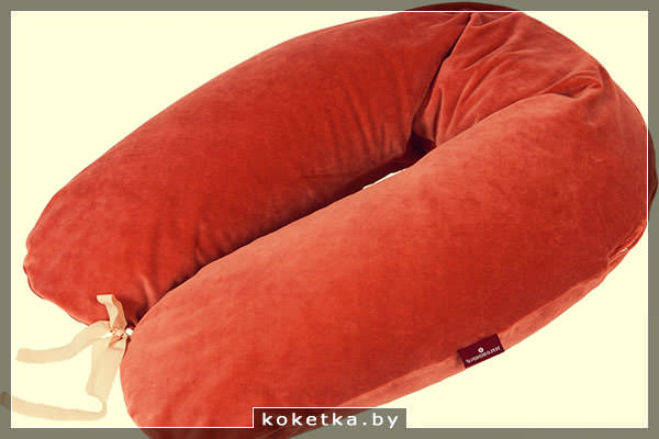 Оранжевая подушка для кормления двойни