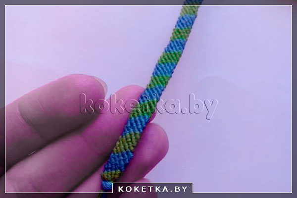 Плетение полосатой фенечки из ниток