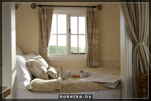 Оформление маленькой комнатки-спальни в стиле кантри