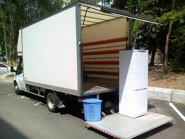 Перевозка грузов на автомобиле с гидробортом