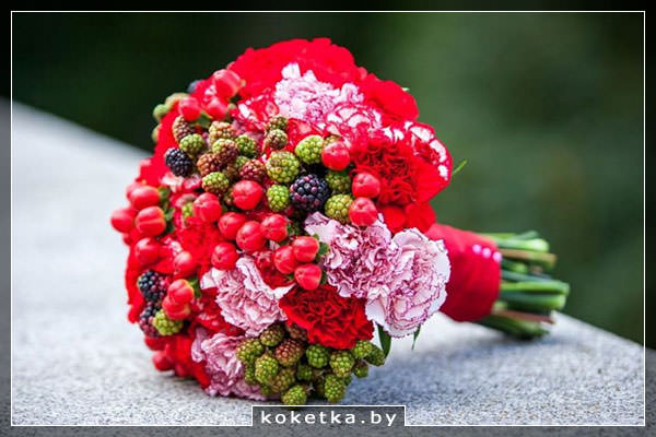 Букет невесты с ягодками