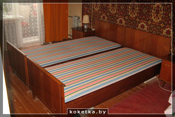 Советская кровать с лакированной спинкой