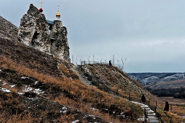 Пещерный монастырь из мела