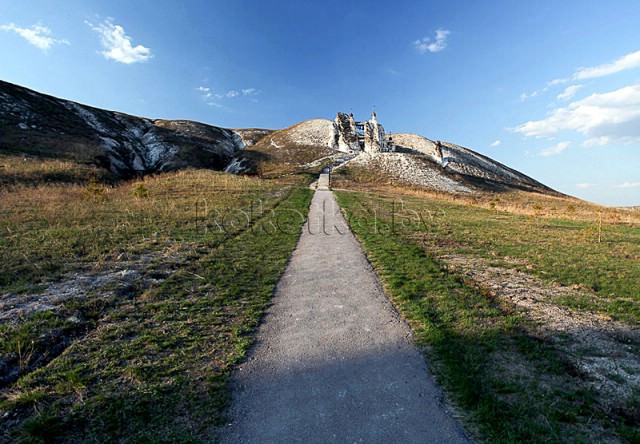 Пещерный монастырь из мела