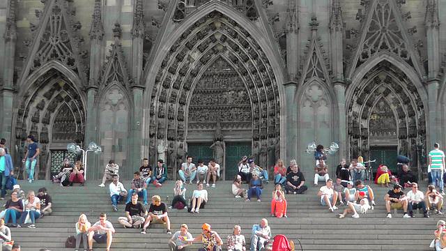 Кёльнинский собор в Германии ждет туристов