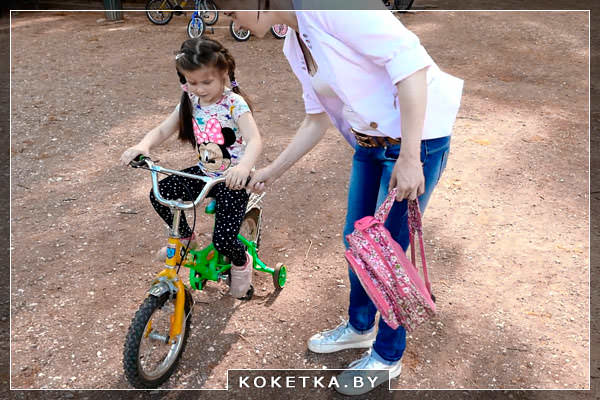 Начать учить малыша ездить на велосипеде