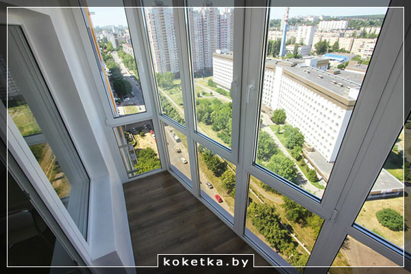 Остекление балкона в многоэтажке, французский стиль - много стекла Французское остекление балкона в многоквартирном доме