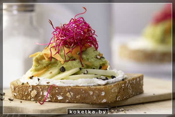 Бутерброды со сливочным сыром и овощами - начинаем день с полезного завтрака